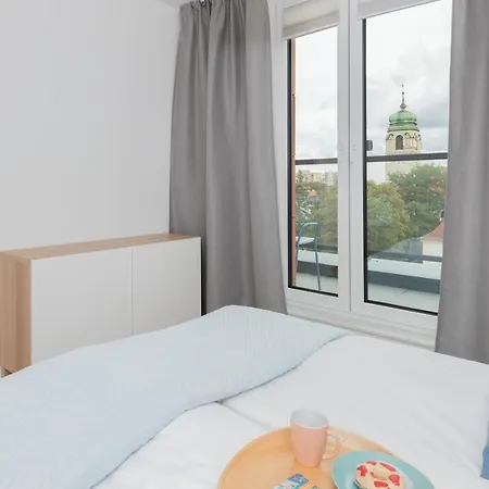 Apartment Bright & Trendy With Balcony By Renters
