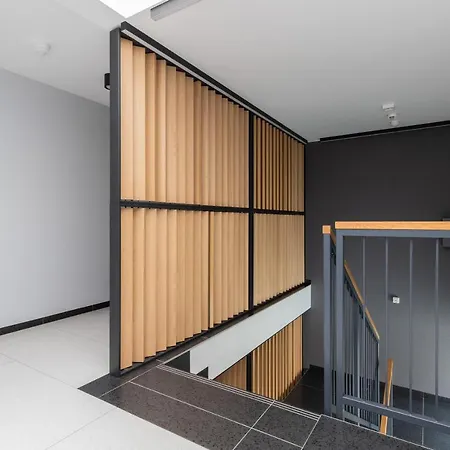 Bright & Trendy With Balcony By Renters *